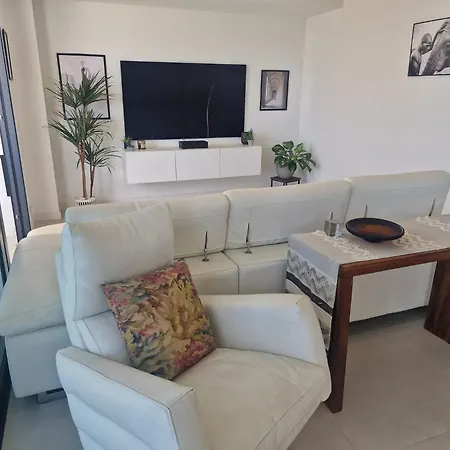 Higueron Skyview Apartman